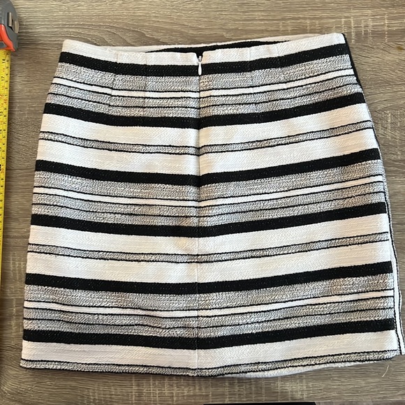 WILLOW & THREAD mini skirt - Picture 4 of 5